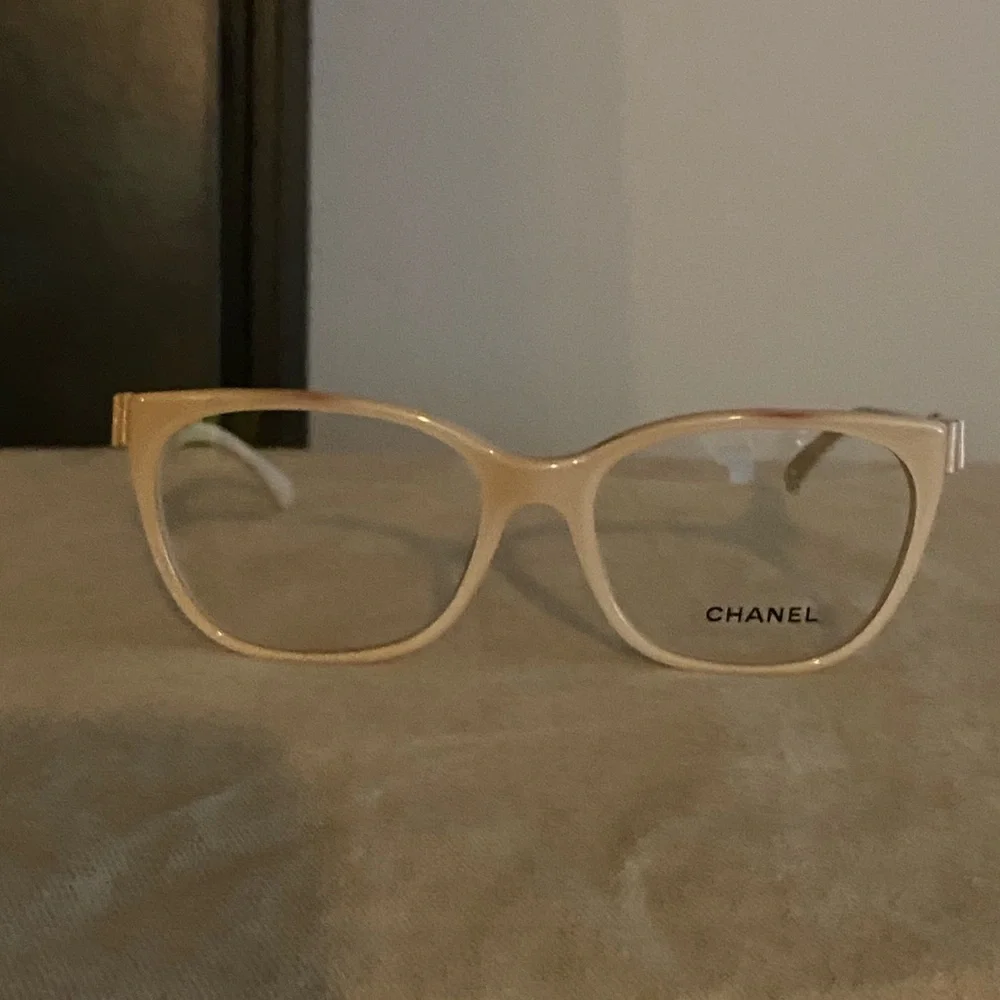 Chanel nude frames - Picture 4 of 15